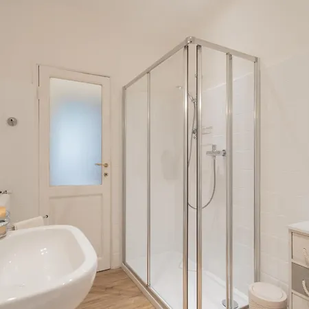 Nonna Tere Carate Urio